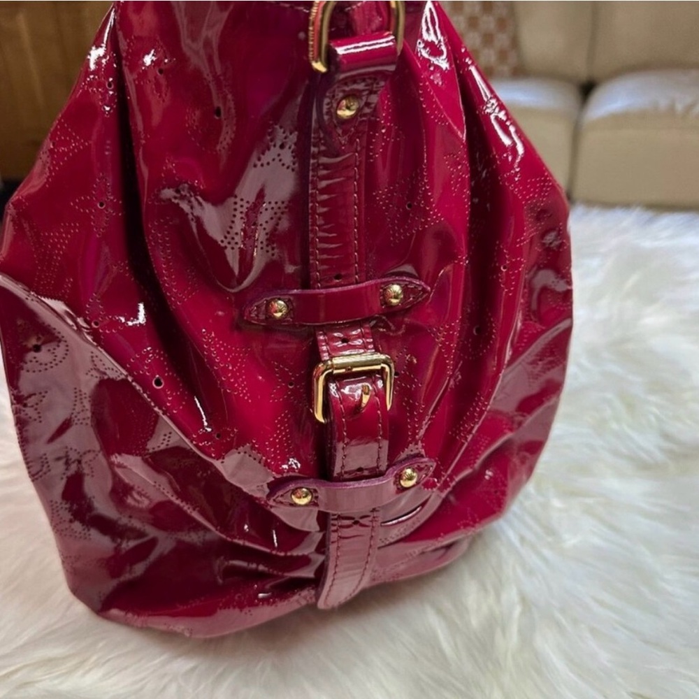 ✨FINAL PRICE✨Louis Vuitton Cerise Mahina Patent Leather Surya Bag w/ COA - Picture 6 of 12